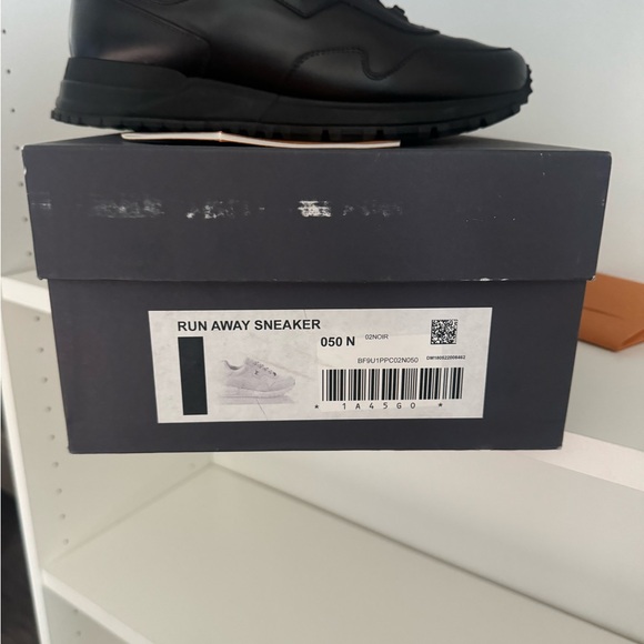 Black LV sneakers - Picture 5 of 5